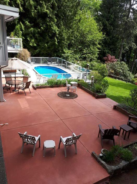 Roberts Creek Caprice Bed & Breakfast エクステリア 写真