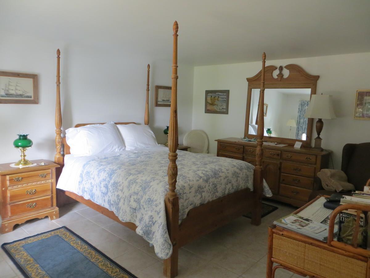 Roberts Creek Caprice Bed & Breakfast エクステリア 写真