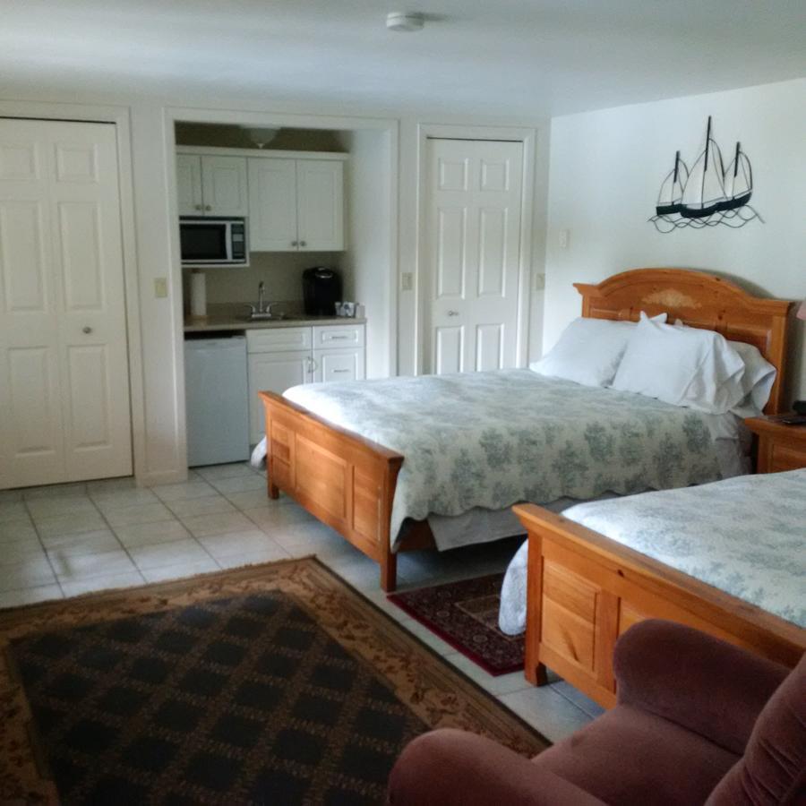 Roberts Creek Caprice Bed & Breakfast エクステリア 写真
