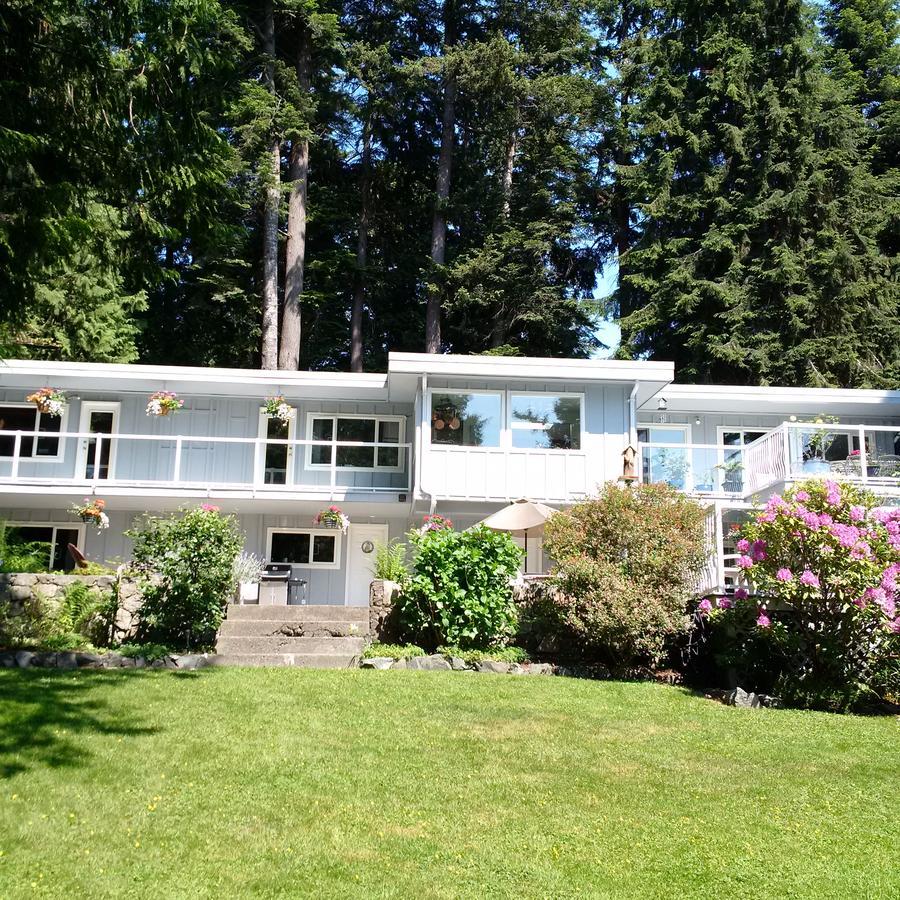 Roberts Creek Caprice Bed & Breakfast エクステリア 写真