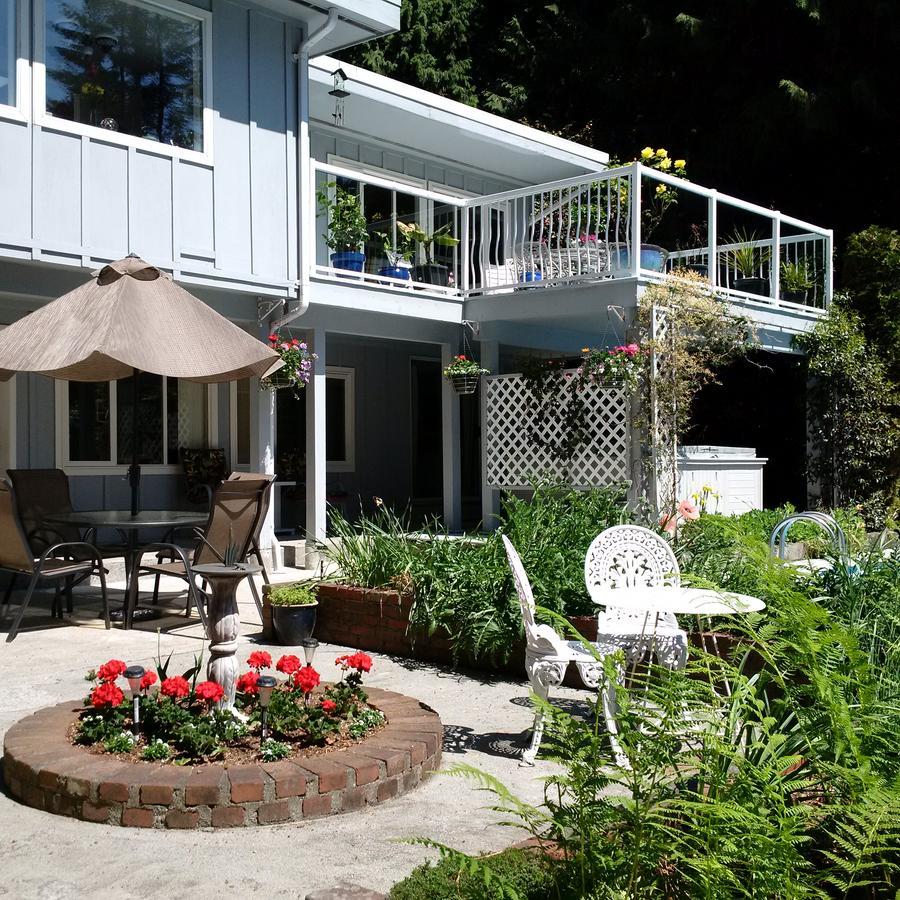 Roberts Creek Caprice Bed & Breakfast エクステリア 写真