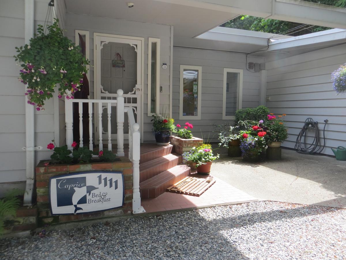 Roberts Creek Caprice Bed & Breakfast エクステリア 写真