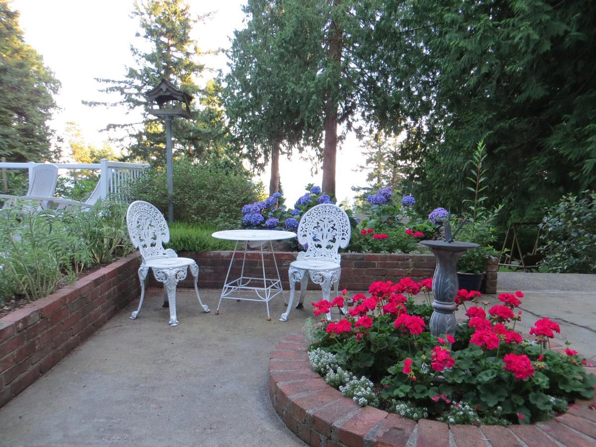 Roberts Creek Caprice Bed & Breakfast エクステリア 写真