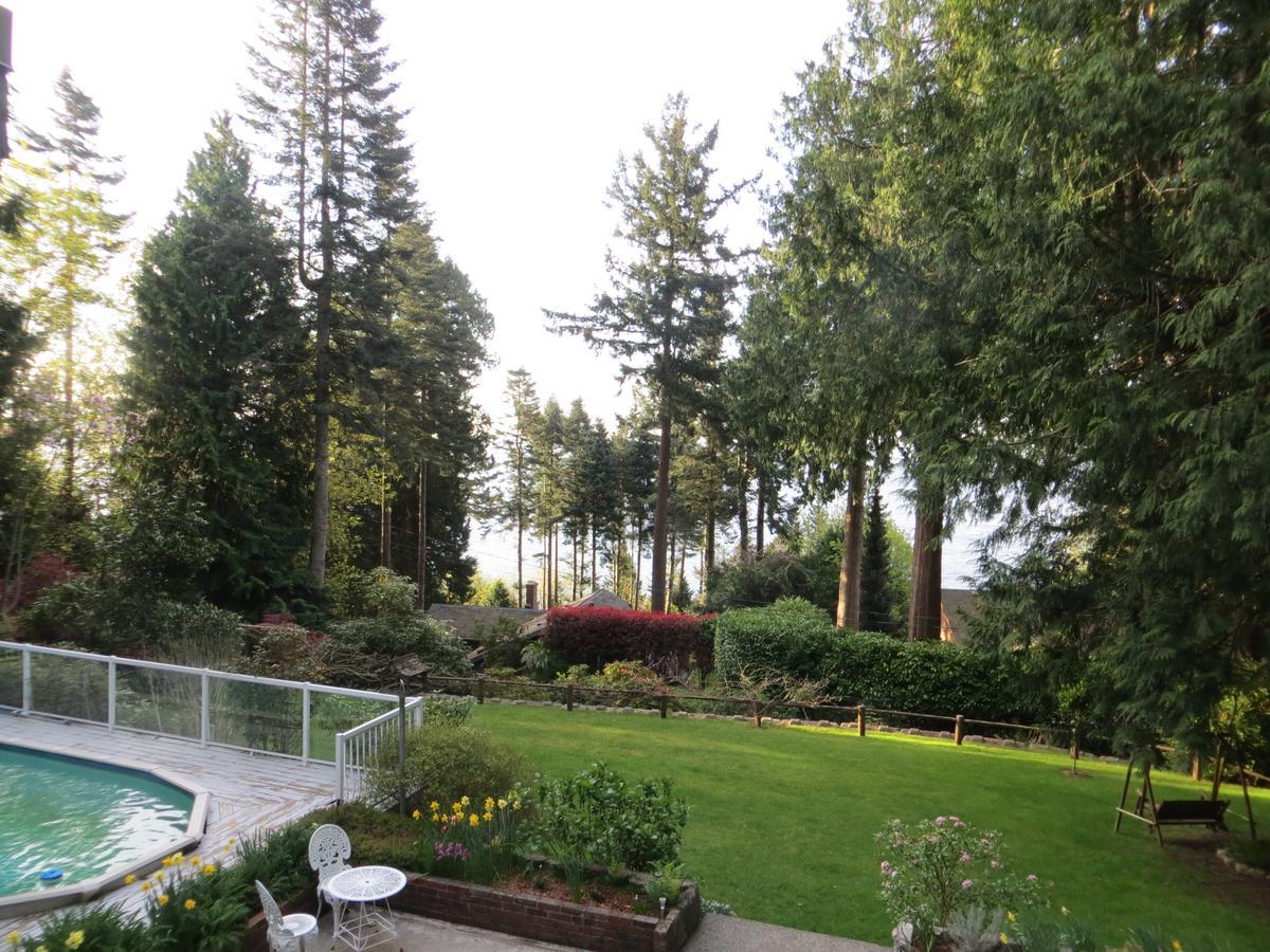 Roberts Creek Caprice Bed & Breakfast エクステリア 写真